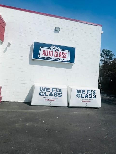 Front of Chip's Auto Glass store in Chamblee, Georgia
